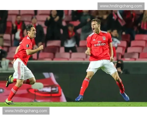 欧冠直播聚焦四强争锋，豪门对决点燃欧洲巅峰之夜赛场风云尽现